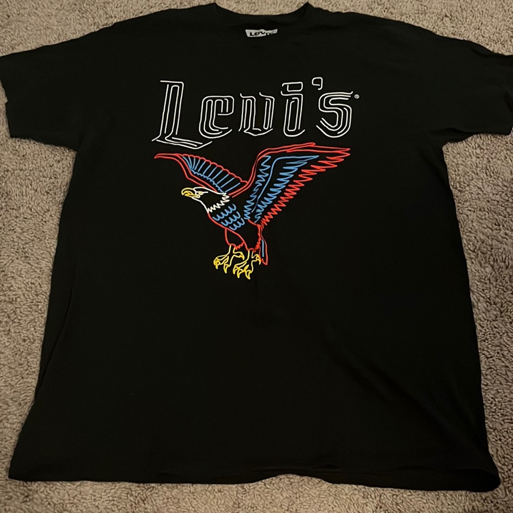 Levi’s Graphic Tee